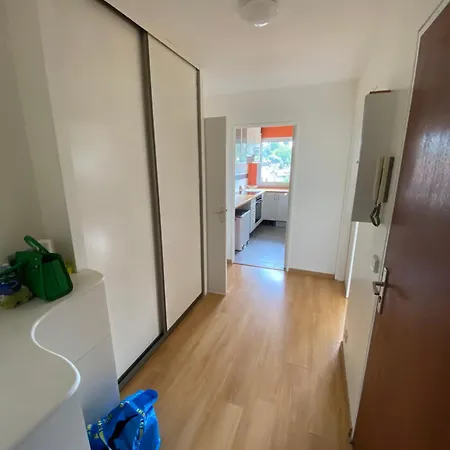 Daire Cosy Flat With Balcony, 5mn Versailles *